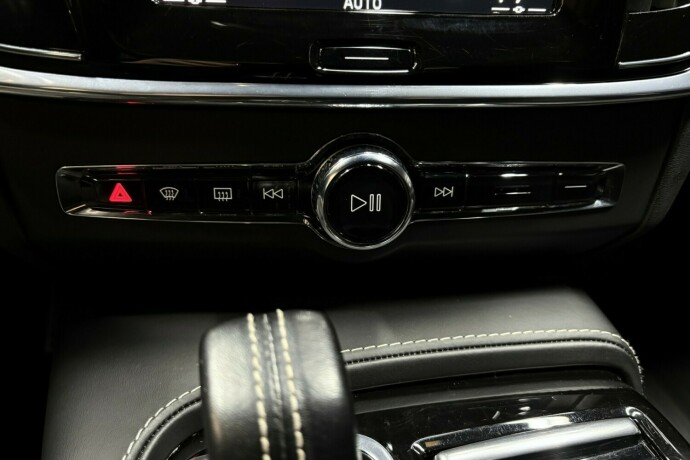 volvo-v90-plug-in-petrol-2020-big-32