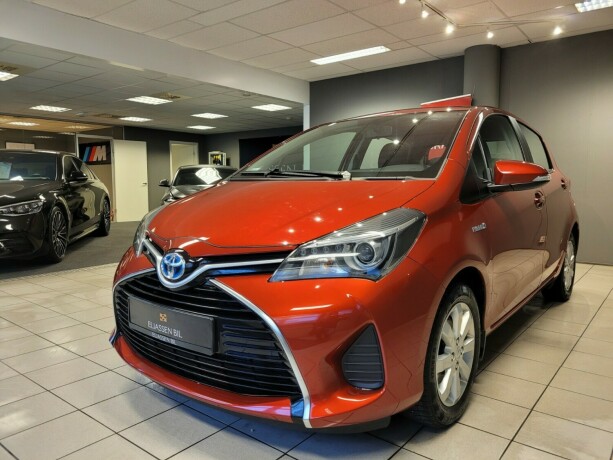 toyota-yaris-elektrisitetbensin-2015-big-9