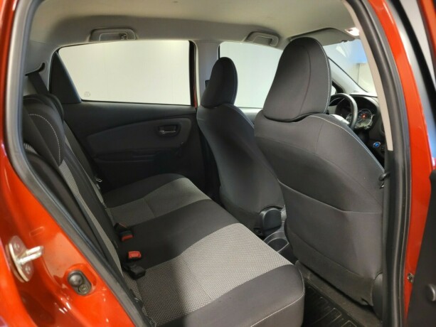 toyota-yaris-elektrisitetbensin-2015-big-15