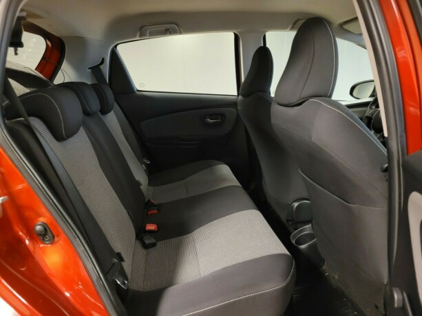 toyota-yaris-elektrisitetbensin-2015-big-16