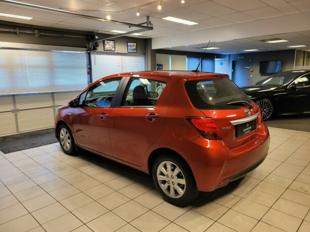 toyota-yaris-elektrisitetbensin-2015-big-7