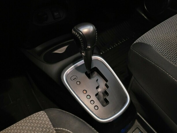 toyota-yaris-elektrisitetbensin-2015-big-20