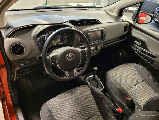 toyota-yaris-elektrisitetbensin-2015-big-19