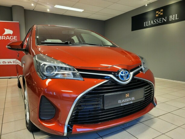 toyota-yaris-elektrisitetbensin-2015-big-10
