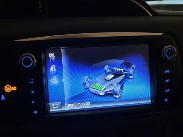 toyota-yaris-elektrisitetbensin-2015-big-26