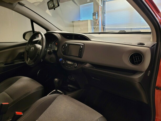 toyota-yaris-elektrisitetbensin-2015-big-13