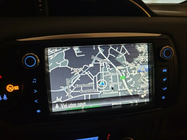 toyota-yaris-elektrisitetbensin-2015-big-24