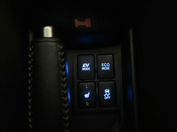 toyota-yaris-elektrisitetbensin-2015-big-21