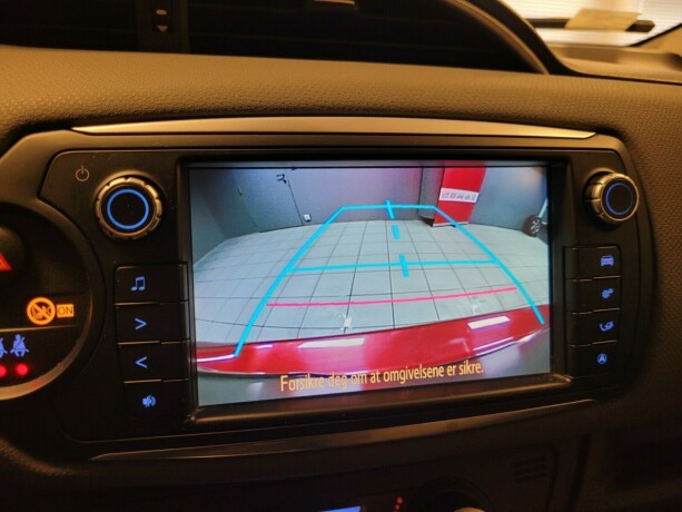 toyota-yaris-elektrisitetbensin-2015-big-23