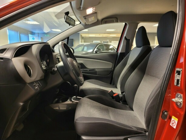 toyota-yaris-elektrisitetbensin-2015-big-18