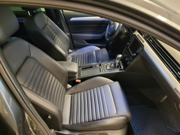 volkswagen-passat-plug-in-petrol-2016-big-16