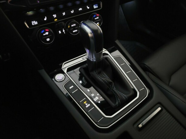 volkswagen-passat-plug-in-petrol-2016-big-29