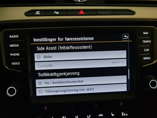 volkswagen-passat-plug-in-petrol-2016-big-48