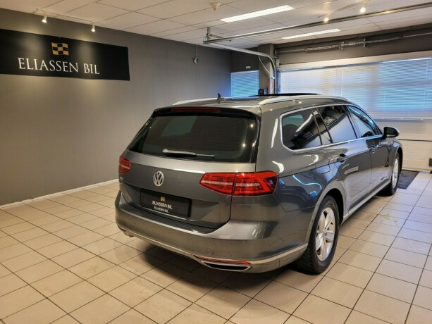 volkswagen-passat-plug-in-petrol-2016-big-6