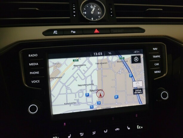 volkswagen-passat-plug-in-petrol-2016-big-40