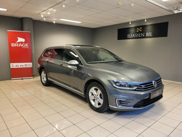 volkswagen-passat-plug-in-petrol-2016-big-1