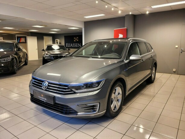volkswagen-passat-plug-in-petrol-2016-big-9