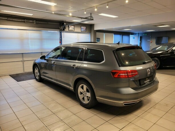 volkswagen-passat-plug-in-petrol-2016-big-7