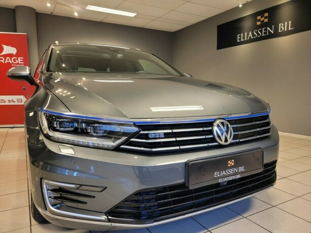 volkswagen-passat-plug-in-petrol-2016-big-10