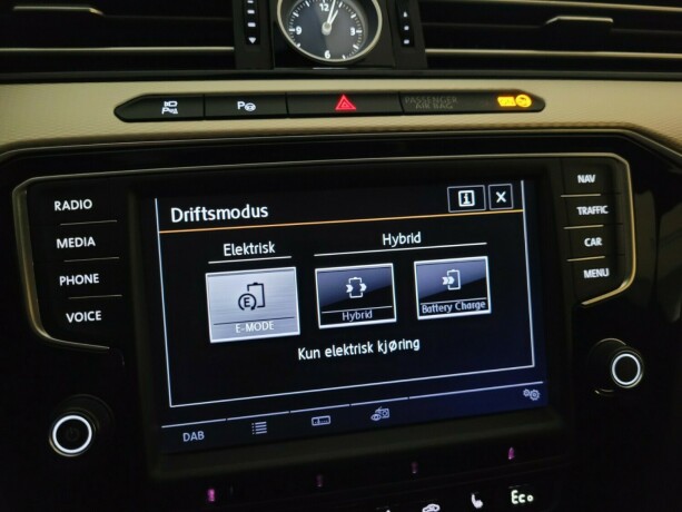 volkswagen-passat-plug-in-petrol-2016-big-33