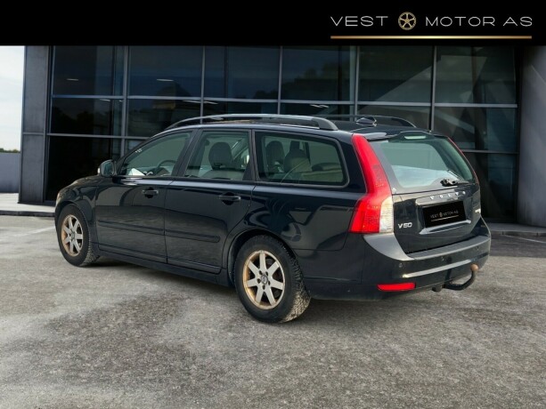 volvo-v50-diesel-2011-big-4