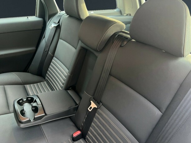 volvo-v50-diesel-2011-big-10