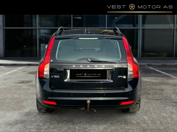 volvo-v50-diesel-2011-big-5