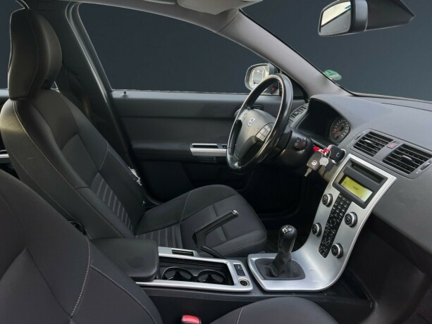 volvo-v50-diesel-2011-big-11