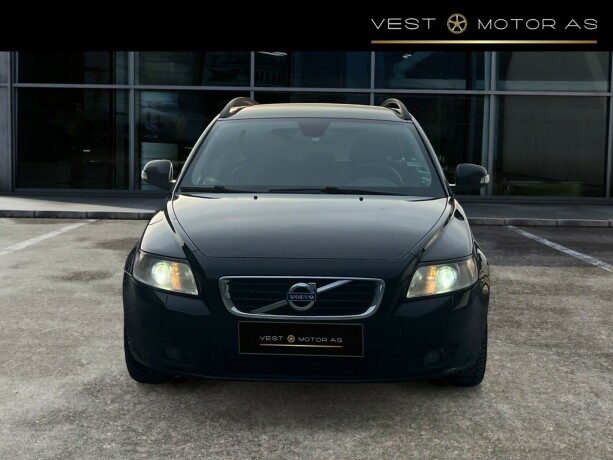 volvo-v50-diesel-2011-big-1