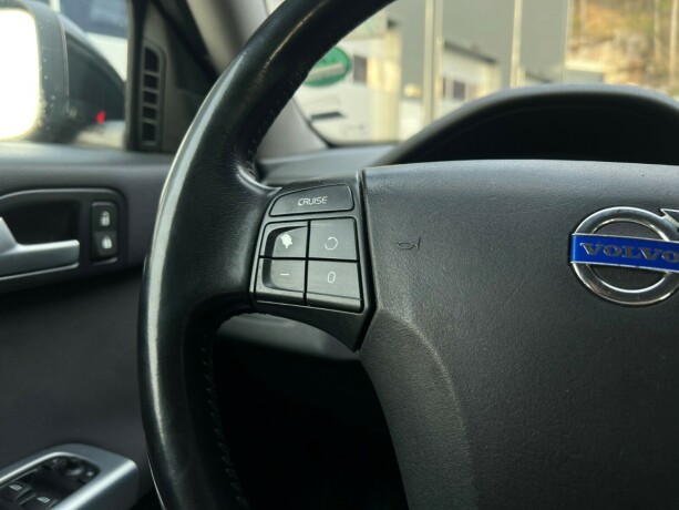 volvo-v50-diesel-2011-big-14