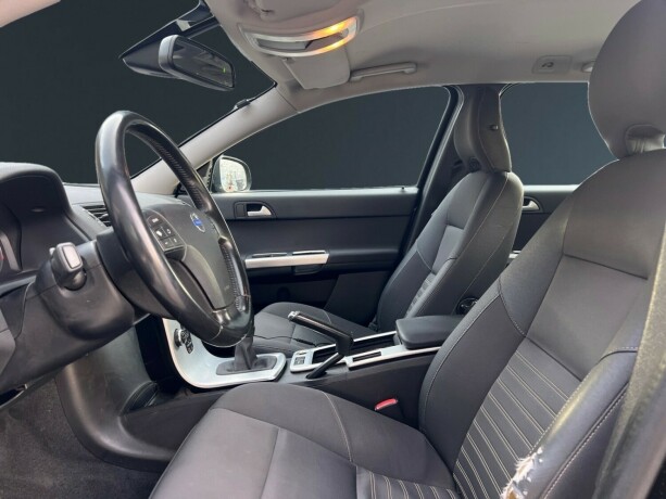 volvo-v50-diesel-2011-big-8