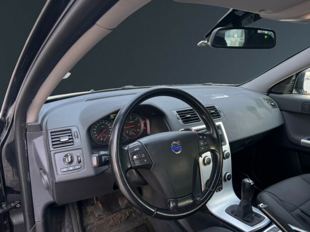 volvo-v50-diesel-2011-big-9