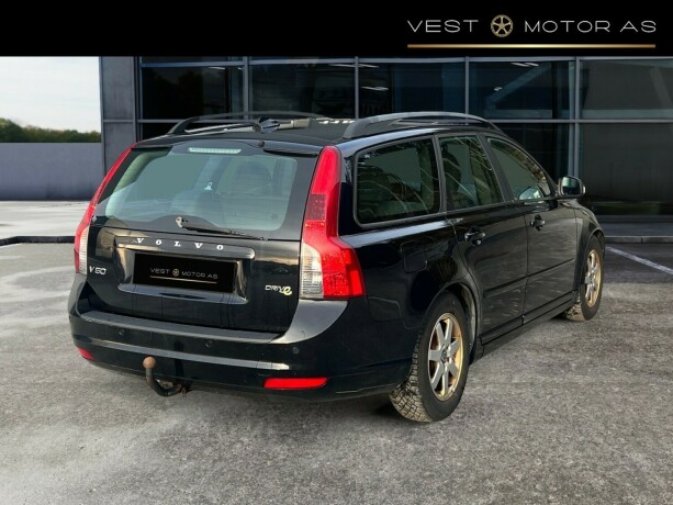 volvo-v50-diesel-2011-big-7