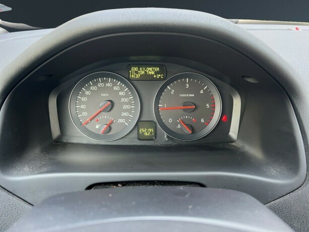 volvo-v50-diesel-2011-big-22