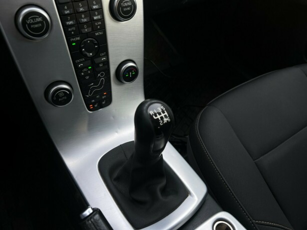 volvo-v50-diesel-2011-big-17