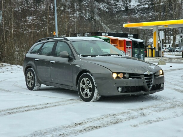 alfa-romeo-159-sportwagon-diesel-2007-big-2