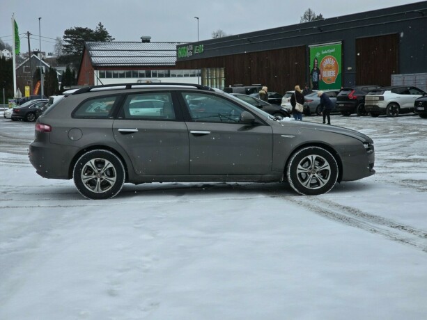 alfa-romeo-159-sportwagon-diesel-2007-big-3