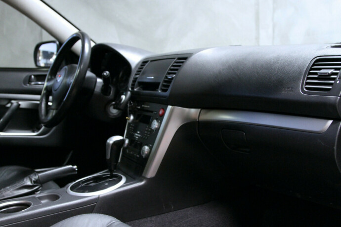 subaru-legacy-bensin-2009-big-7