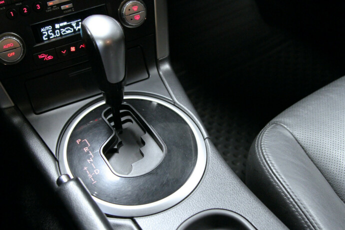 subaru-legacy-bensin-2009-big-10