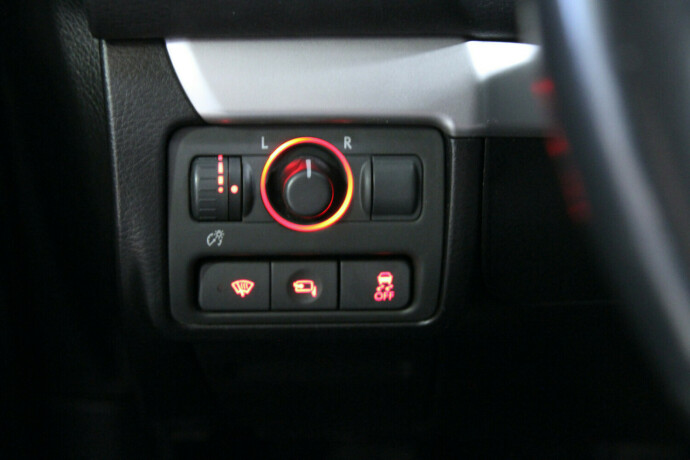 subaru-legacy-bensin-2009-big-13