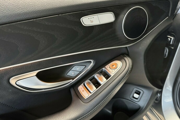 mercedes-benz-c-klasse-elektrisitetbensin-2018-big-31