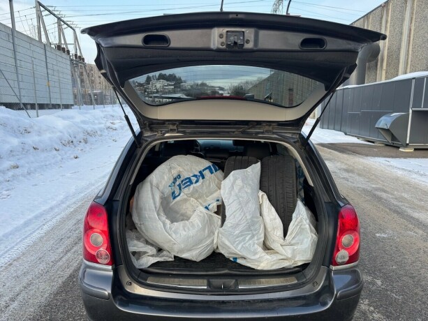 toyota-avensis-diesel-2009-big-10