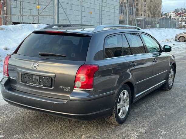 toyota-avensis-diesel-2009-big-6