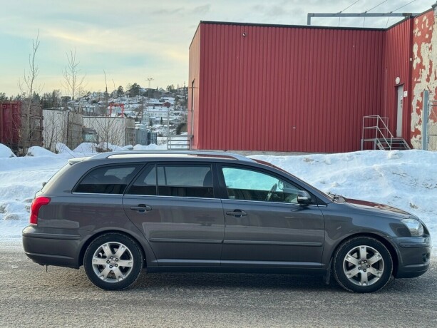 toyota-avensis-diesel-2009-big-7