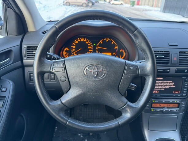 toyota-avensis-diesel-2009-big-13