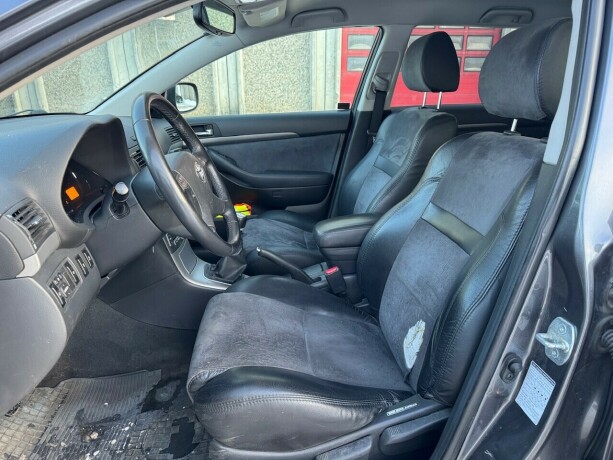 toyota-avensis-diesel-2009-big-8