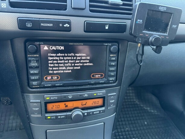 toyota-avensis-diesel-2009-big-16