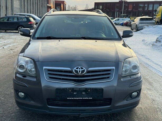 toyota-avensis-diesel-2009-big-1