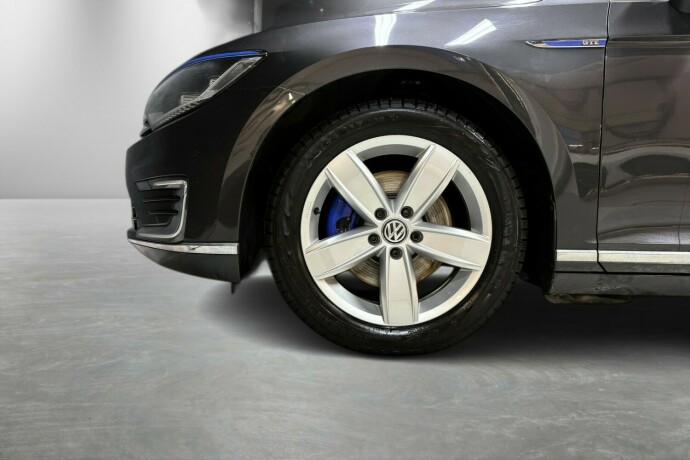 volkswagen-passat-elektrisitetbensin-2018-big-5