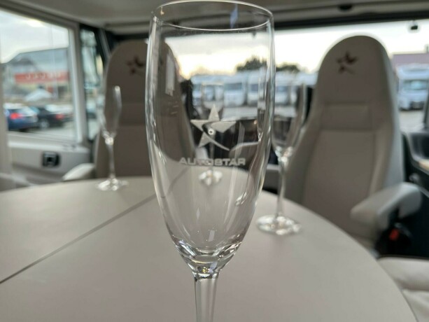 autostar-prestige-design-edition-i790lj-topputgave-2-enkle-senger-senkeseng-diesel-2021-big-38